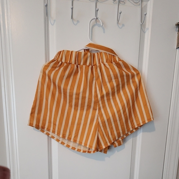 Shein Shorts pull on with belt Size Medium - Picture 2 of 4